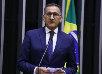 Ministro Waldez Góes cita o Plano Nacional em sessão solene na Câmara dos Deputados